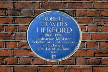 Londra, İngiltere - 26 Mayıs 2023: Londra, İngiltere 'de Gordon Meydanı' nda Robert Travers Herford 'un bir zamanlar Unitarian Minister' ın yaşadığı yeri gösteren mavi bir plaket.