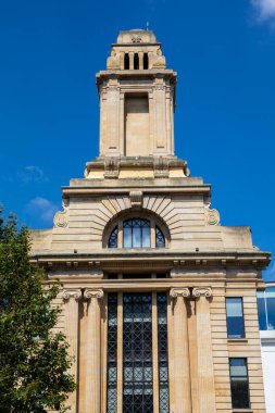 Londra, İngiltere 'deki Mile End Yolu' ndaki Wickhams Mağazası 'na ev sahipliği yapan ikonik kule. Binanın adı artık W Bölümü.. 