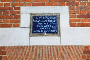 Londra, İngiltere - 29 Ağustos 2023: Spital Yard, Londra 'da John Wesley' in annesi Susanna Annesley 'in 1669' da doğduğu yeri gösteren mavi bir plaket.