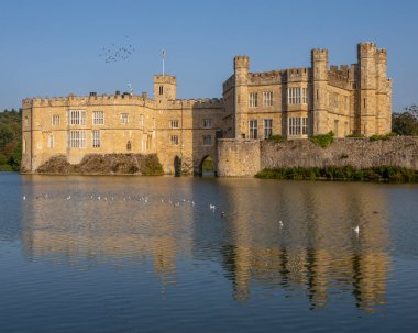 Kent, İngiltere - 9 Eylül 2023: Kent, İngiltere 'deki Tarihi Leeds Şatosu.