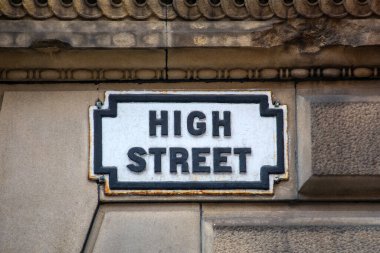 İngiltere 'nin Liverpool şehrindeki High Street sokak tabelasına yakın çekim. Sokak şehrin iş bölgesinde yer almaktadır.