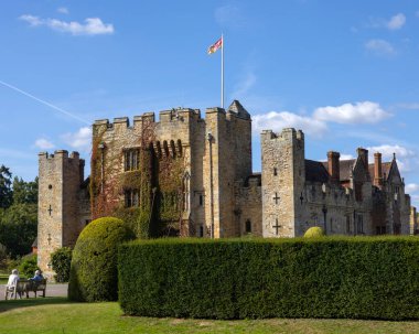 Kent, İngiltere - 16 Eylül 2024: Kent, İngiltere 'deki çarpıcı Hever Şatosu. Bina Anne Boleyn 'in eski evi..