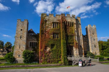Kent, İngiltere - 16 Eylül 2024: Kent, İngiltere 'deki çarpıcı Hever Şatosu. Bina Anne Boleyn 'in eski evi..