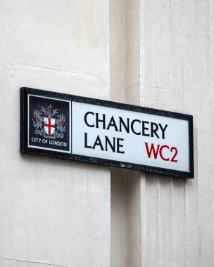 Londra, İngiltere - 9 Eylül 2024: Londra, İngiltere 'de Chancery Lane için bir sokak tabelasının yakın çekimi.