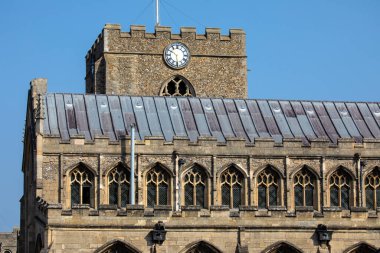 İngiltere 'nin Suffolk kentindeki Bury St. Edmunds kasabasındaki tarihi St. Marys Kilisesi manzarası.