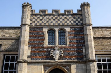 İngiltere 'nin Suffolk kentindeki tarihi Bury St. Edmunds kasabasında Guildhall' un dış cephesi..