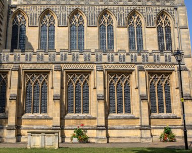 İngiltere 'nin Suffolk kentindeki tarihi Bury St. Edmunds kasabasındaki St. Edmundsbury Katedrali' nin muhteşem mimarisinin ayrıntıları..