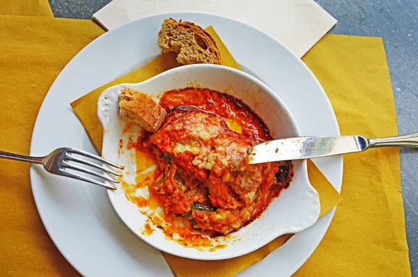 Parmigiana Est Plat Italien Aubergines Frites Tranchées Avec Fromage Sauce Images De Stock Libres De Droits