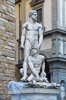 Floransa, İtalya 'da 1525-34 yılları arasında meclis binasında Herkül ve Kaküs' ün mermer heykeli. Yazar Baccio Bandinelli