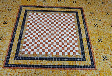 İtalya 'nın Bologna kentindeki Ugo Bassi Caddesi' nde kaldırımdan bir parça.