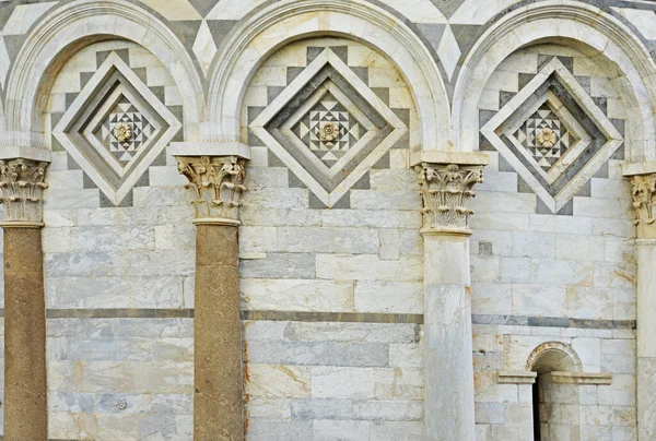 Фрагмент Фасада Пизанского Собора Века Санта Мария Ассунта Италии — стоковое фото