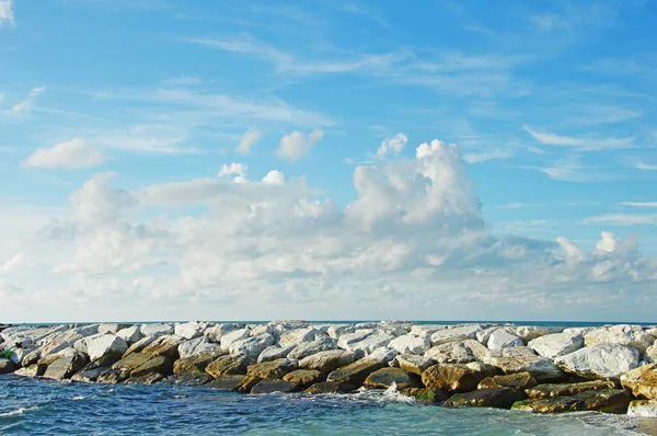 Ein Anleger Der Küste Des Ligurischen Meeres Der Nähe Von — Stockfoto