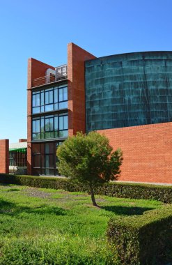 Malaga 'daki Luis Pasteur Bulvarı' ndaki Theatine Üniversitesi 'nin kampüsünde bulunan Genel Kütüphane' nin bir parçası.
