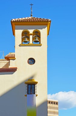 Malaga, İspanya 'daki Enrico Navarro Meydanı' ndaki Aziz Peter Kilisesi 'nin çan kulesi.