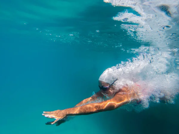 Eine Talentierte Schwimmerin Taucht Ein Ausgewachsenes Turnierbecken Ein Trainieren Oder — Stockfoto