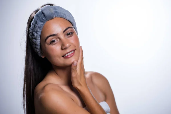 Stunning Young Woman Takes Care Her Skin Beauty Daily Routine — Stock Photo, Image