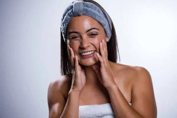 Stunning Young Woman Takes Care Her Skin Beauty Daily Routine — Stock Photo, Image