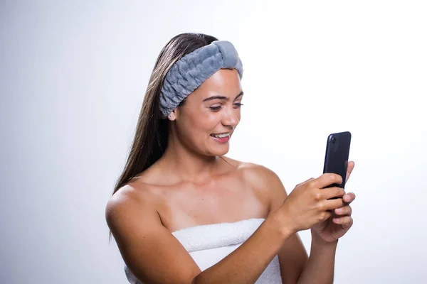 Stunning Young Woman Takes Care Her Skin Making Selfie Daily — Stock Photo, Image
