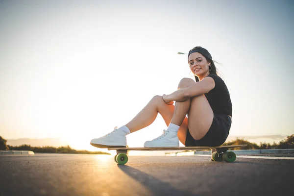 Pretty Young Woman Dark Hair Skateboarding Vibrant Urban Environment — Stock Photo, Image