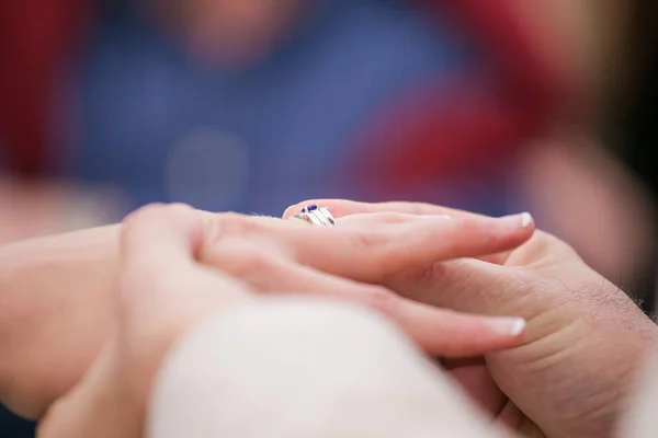 Beautiful Image Captures Intimate Moment Couple Exchanging Wedding Rings Real — Stock Photo, Image