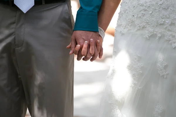 Gyönyörű Kép Egy Pár Intim Pillanatát Örökíti Meg Amint Jegygyűrűket — Stock Fotó
