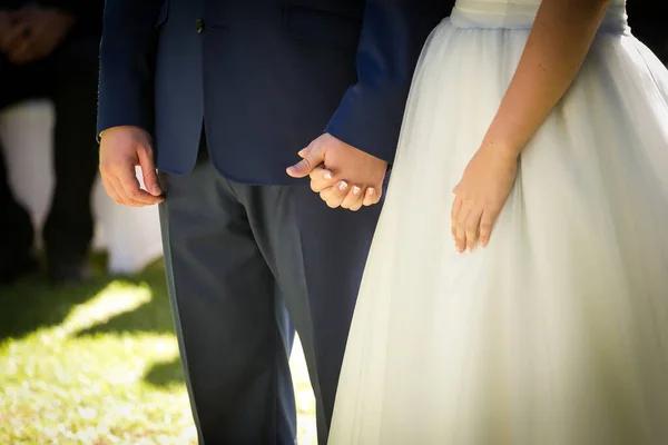 Gyönyörű Kép Egy Pár Intim Pillanatát Örökíti Meg Amint Jegygyűrűket — Stock Fotó