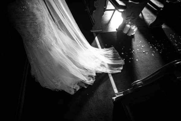 Ten Urzekający Obraz Przedstawia Suknię Ślubną Skomplikowanymi Detalami Fotografowanymi Kreatywny — Zdjęcie stockowe
