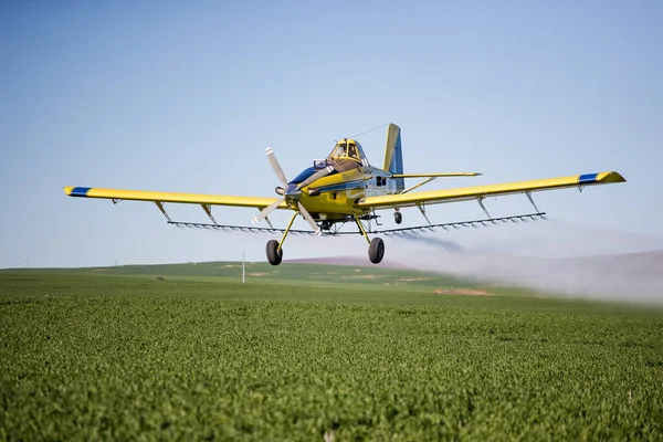 Close Image Crop Duster Airplane Spraying Grain Crops Field Farm — Stock Photo, Image