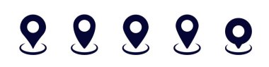 Birbirinin aynı beş konum simgesi tek bir satırda sıralanmış, genellikle harita ve uygulamalarda kullanılır..