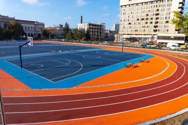 Yeni çalışan parça kırmızı ve mavi