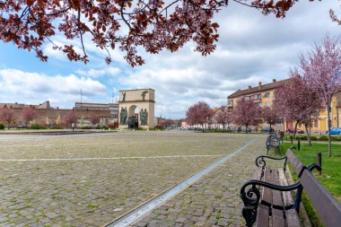 Parcul Reconcilierii park meydanında Arcul de Triumf of Arad görüldü. Bu zafer kemeri 2004 'te, 1848 Roma Devrimi' ne adanmış Ioan Bolborea 'sında oluşturuldu.