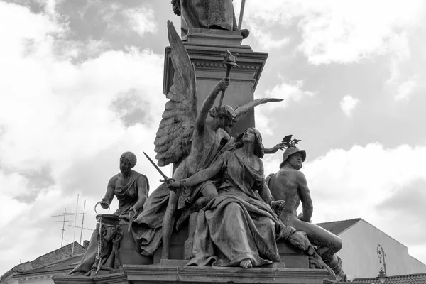 欧洲罗马尼亚Arad和解公园的自由女神像 — 图库照片