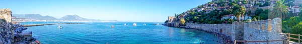 Niesamowity Widok Plażę Przy Wybrzeżu Alanyi Turcja Niesamowite Wybrzeże Starożytna — Zdjęcie stockowe