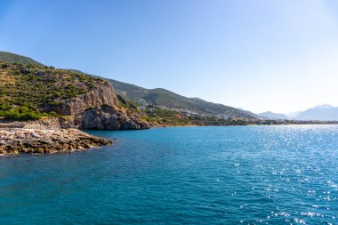 Deniz dalgaları ve muhteşem kayalık sahil dalışı yeri Alanya Turkey