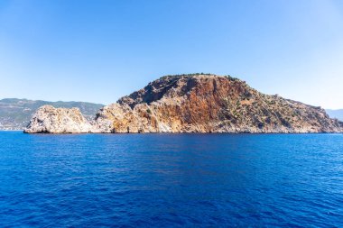 Deniz dalgaları ve muhteşem kayalık sahil dalışı yeri Alanya Turkey