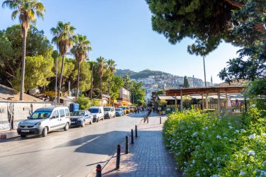 Alanya, Antalya - Türkiye 10 08 2023: Alanya 'nın güzel caddesi