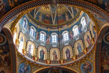 Arad Arad Romanya - 01 Ekim 2023: Romanya 'nın Arad kentindeki Ortodoks Kutsal Üçlü Katedrali' nde.