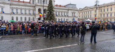 Arad, Arad - Romanya - 01.01.2024: Romanya Ulusal Günü geçit töreninde polis