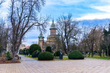 Timisoara, Romanya 17 Ocak 2024: Romanya 'nın Timisoara kentindeki Timisoara Ortodoks Katedrali veya Üç Azizin Katedrali