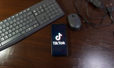 Arad, Romanya 03: 13: 2024: Tik Tok uygulama simgesi akıllı telefon Tiktok Sosyal medya ağında