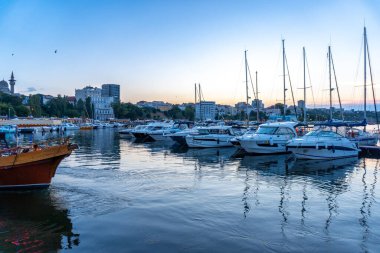 Romanya 'nın Köstence kentindeki Karadeniz' deki Turistik Tomis Limanı