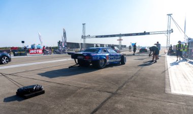 Arad Arad Romanya - 11 25 2024: Sürükleme yarışı başlangıç çizgisi