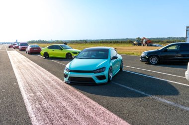 Arad Arad Romanya - 125 2024: Volkswagen Scirocco bir otomobil fuarında sergilendi