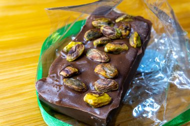 Yeşil kadayif 'li Dubai Çikolatası ve fıstıklı şam fıstığı.