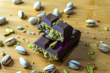 Yeşil kadayif 'li Dubai Çikolatası ve fıstıklı şam fıstığı.