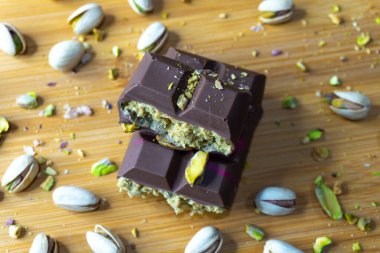 Yeşil kadayif 'li Dubai Çikolatası ve fıstıklı şam fıstığı.