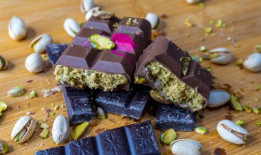 Yeşil kadayif 'li Dubai Çikolatası ve fıstıklı şam fıstığı.