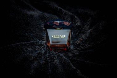 Arad Arad Romanya 05 22 2025 Versace Kristal Noir Kadın parfümü