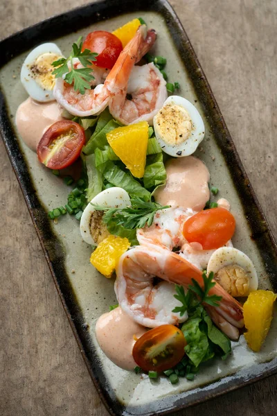 Fresh Prawn Egg Salad Rustic Wood Table Fotos De Bancos De Imagens Sem Royalties