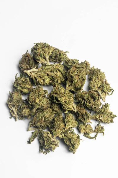 头皮白色背景的泰药用大麻花 — 图库照片